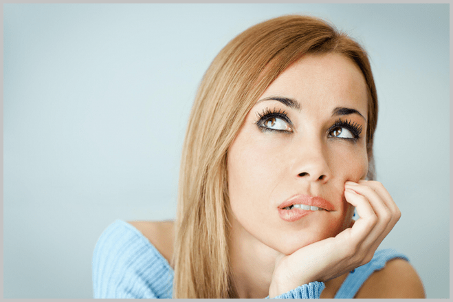 the girl thinks about choosing a gel for varicose veins