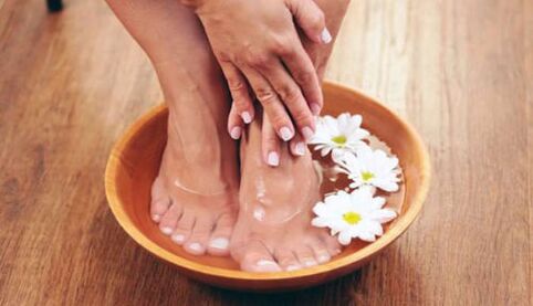 Bath with medicinal herbs for varicose veins
